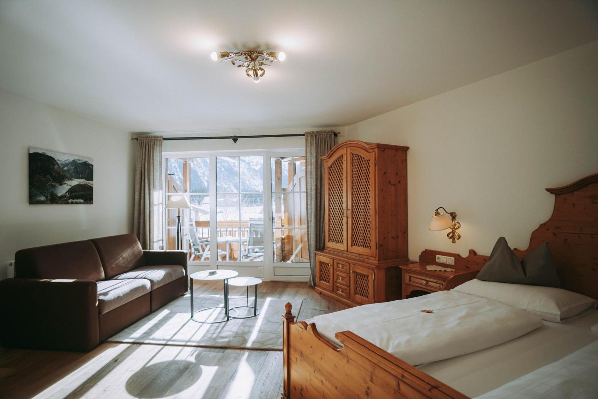 Mons Suites Wine Passion Tannheim Exterior photo